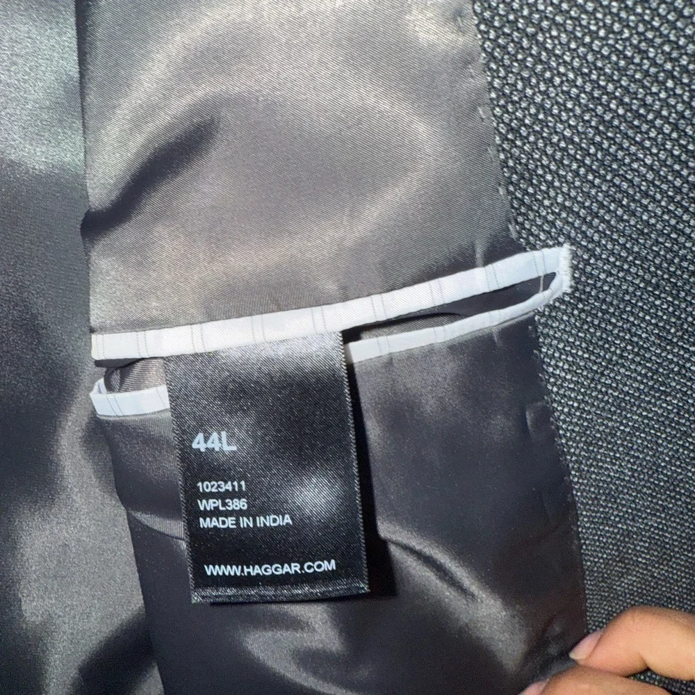 Haggar Gray Sport Coat with Notched Lapels and Padded Shoulders